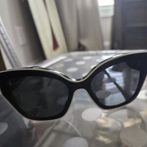 Beautiful Tory Burch black sunglasses outlined in white